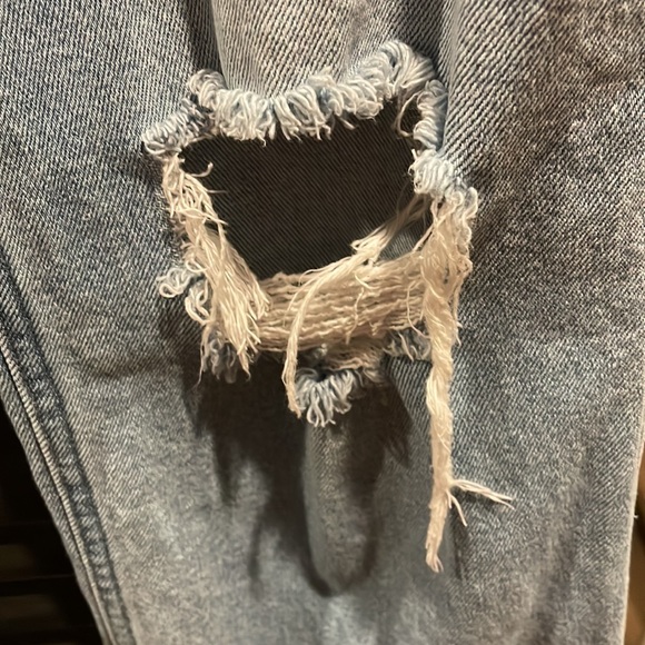 Hollister, size 3 regular ultra high rise dad Jean - Picture 4 of 6